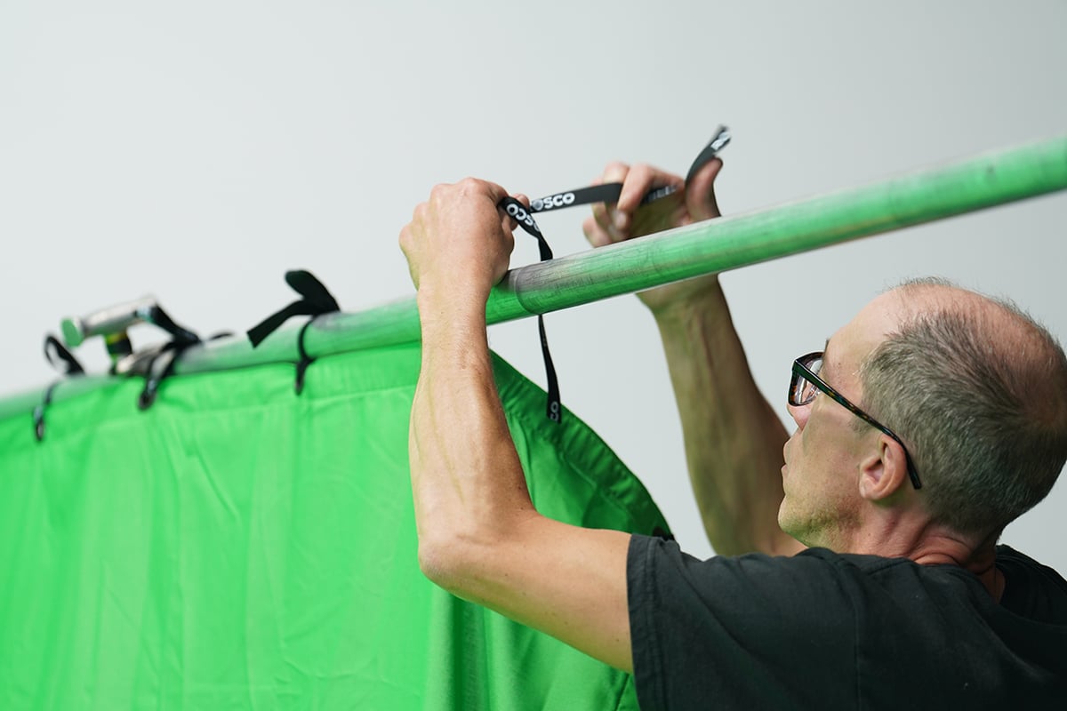 Rigging a Rosco ChromaDrop backdrop