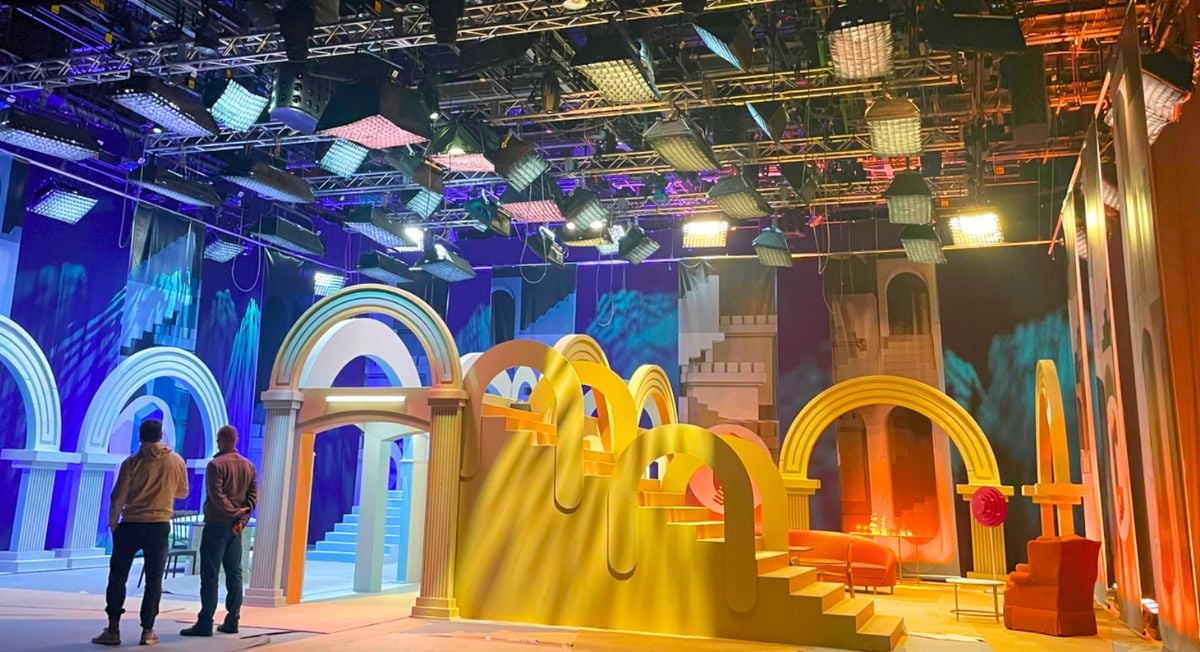 TVP3 Wrocław Television studio lighting technicians chose Rosco DMG MAXI fixtures for live broadcast of the Polish Television Theater play Podstolina.