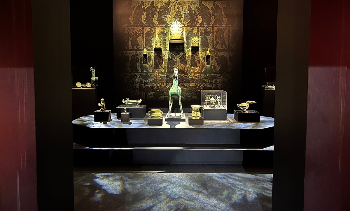 Subtle Lighting Effects Evoke The Mystery Of Chinese Ritual Bronzes