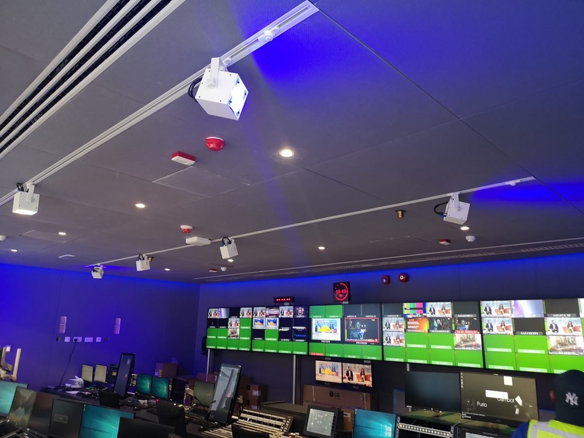Braq Cubes installed on recessed ceiling tracks provide blue and white wash lighting inside the control room.